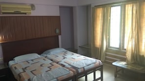 Standard Twin Room | Egyptian cotton sheets, pillowtop beds, rollaway beds, bed sheets