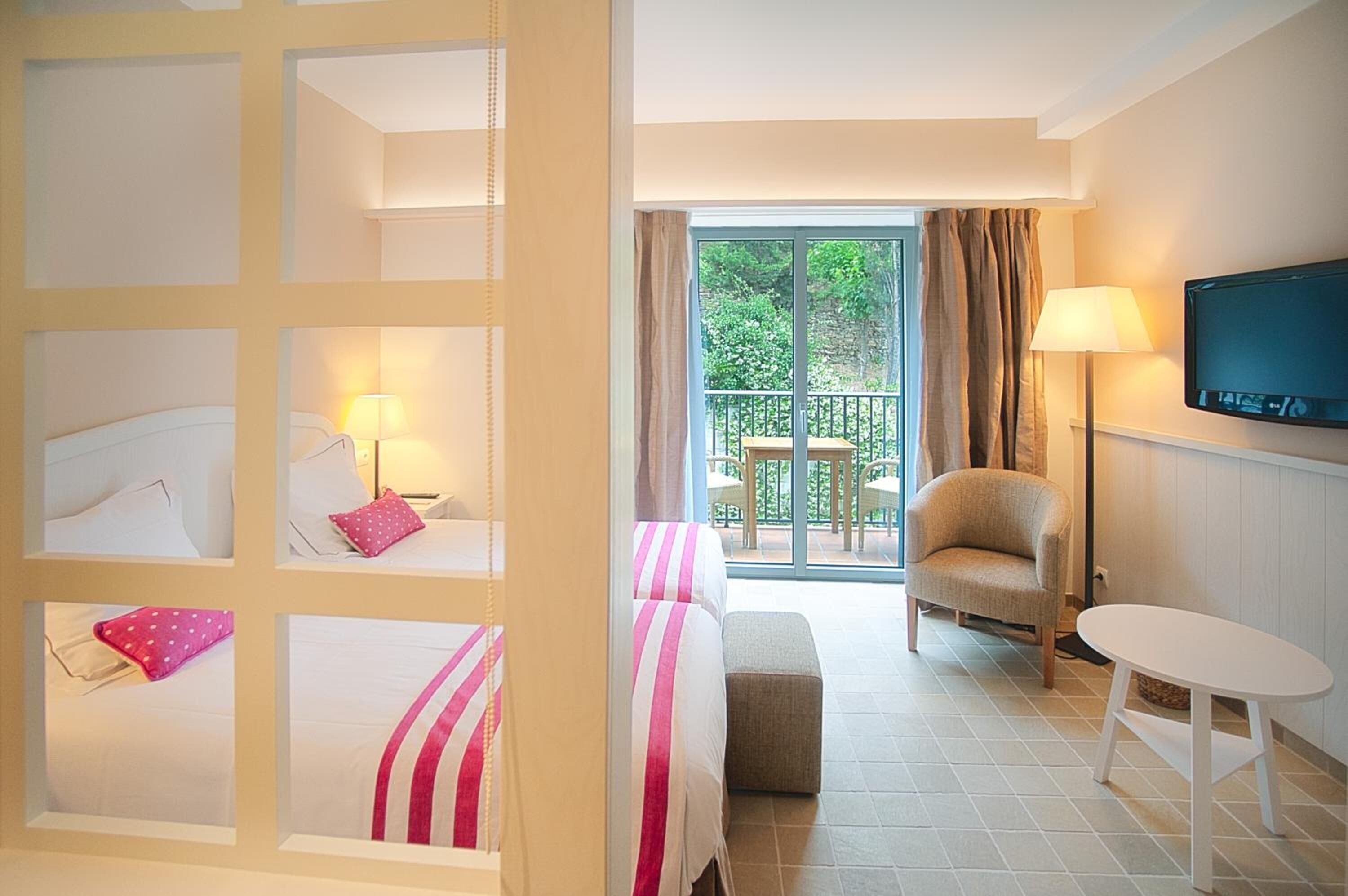 in-room safe, soundproofing, free wifi, bed sheets