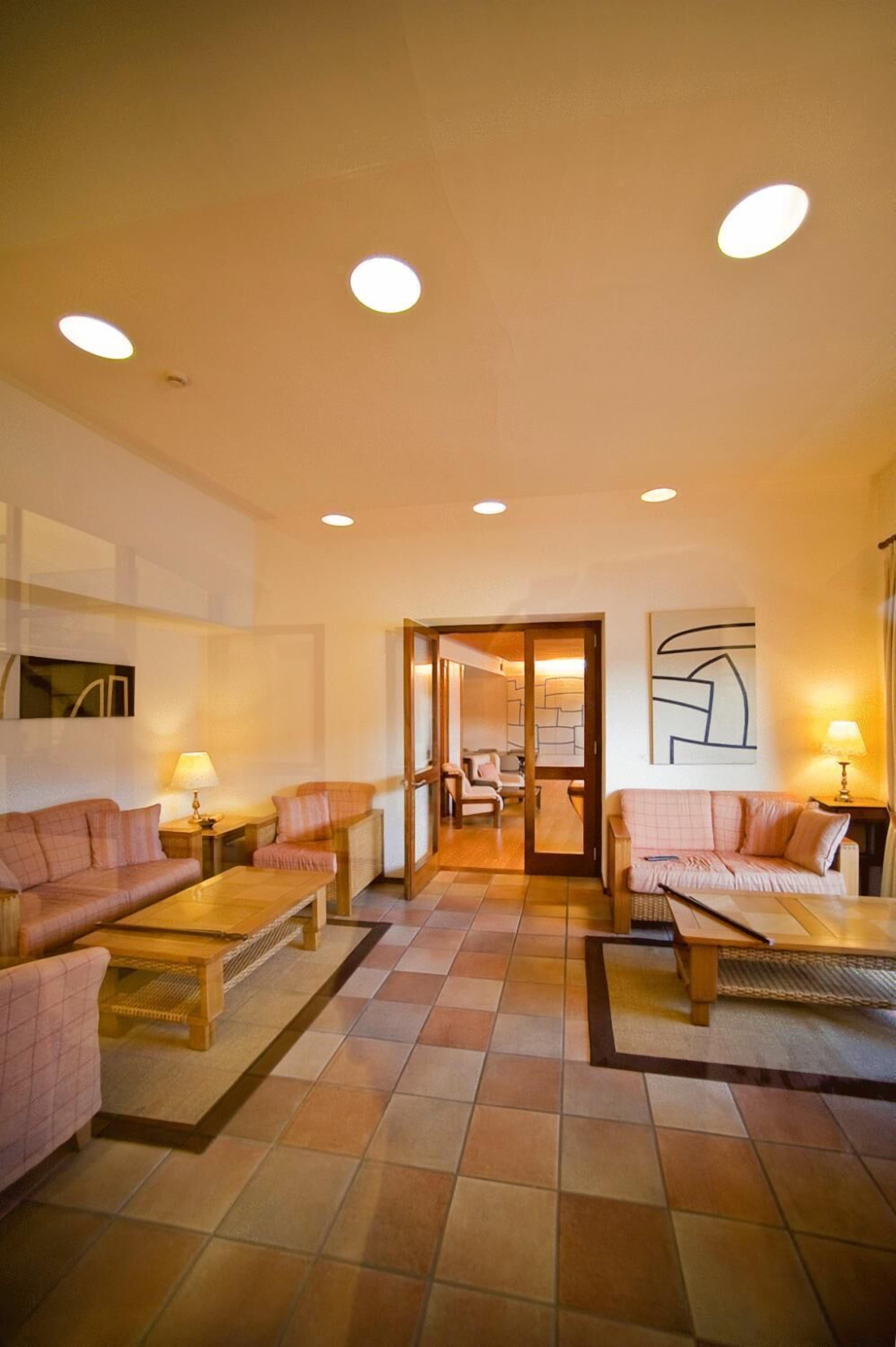 in-room safe, soundproofing, free wifi, bed sheets