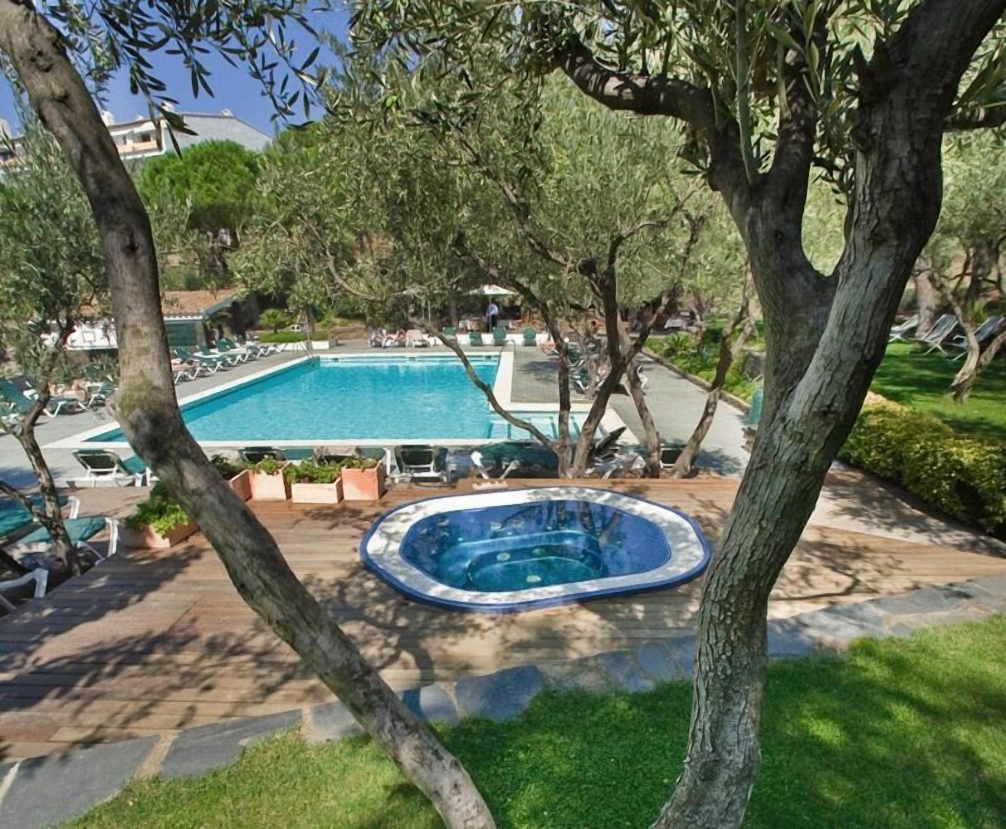 Piscine extérieure (ouverte en saison)