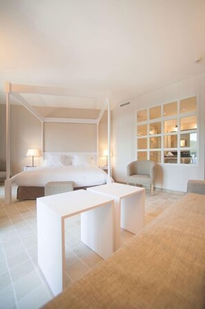 Caja de seguridad en la habitación, insonorización y wifi gratis