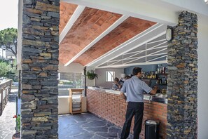 Poolside bar - Hotel Playa Sol (Cadaqués)