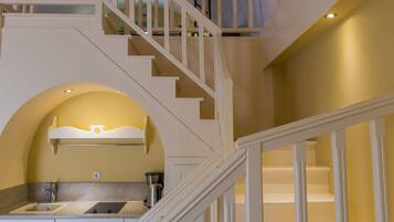 Family Suite | Private kitchen | Fridge, stovetop, coffee/tea maker, cookware/dishes/utensils