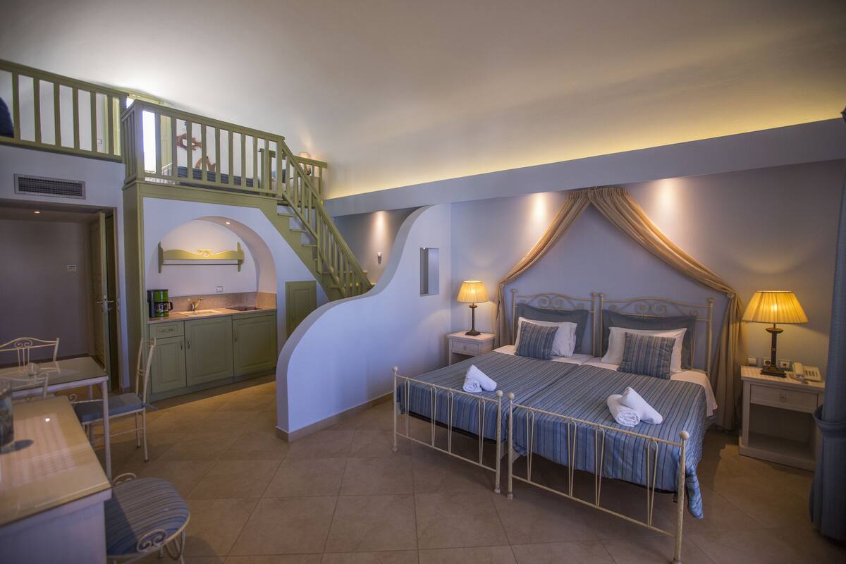 Room (Maisonette)