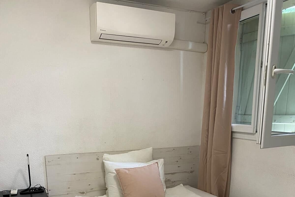 Budget Single Room | Iron/ironing board, free WiFi, bed sheets