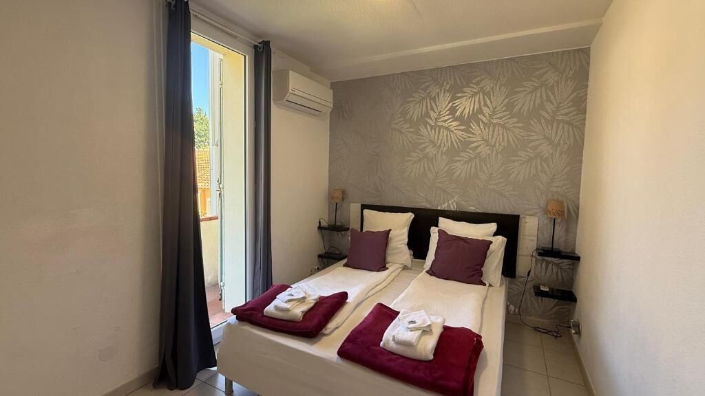 Family Apartment, Balcony | Iron/ironing board, free WiFi, bed sheets