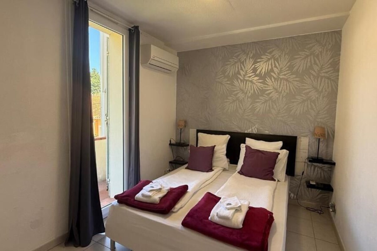 Family Apartment, Balcony | Iron/ironing board (on request), free WiFi, bed sheets