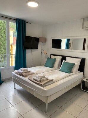 Iron/ironing board, free WiFi, bed sheets - Kimi Résidence (Cannes)