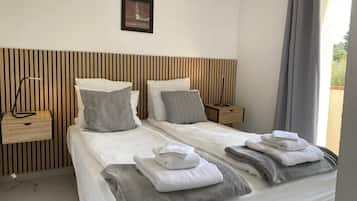Iron/ironing board, free WiFi, bed sheets