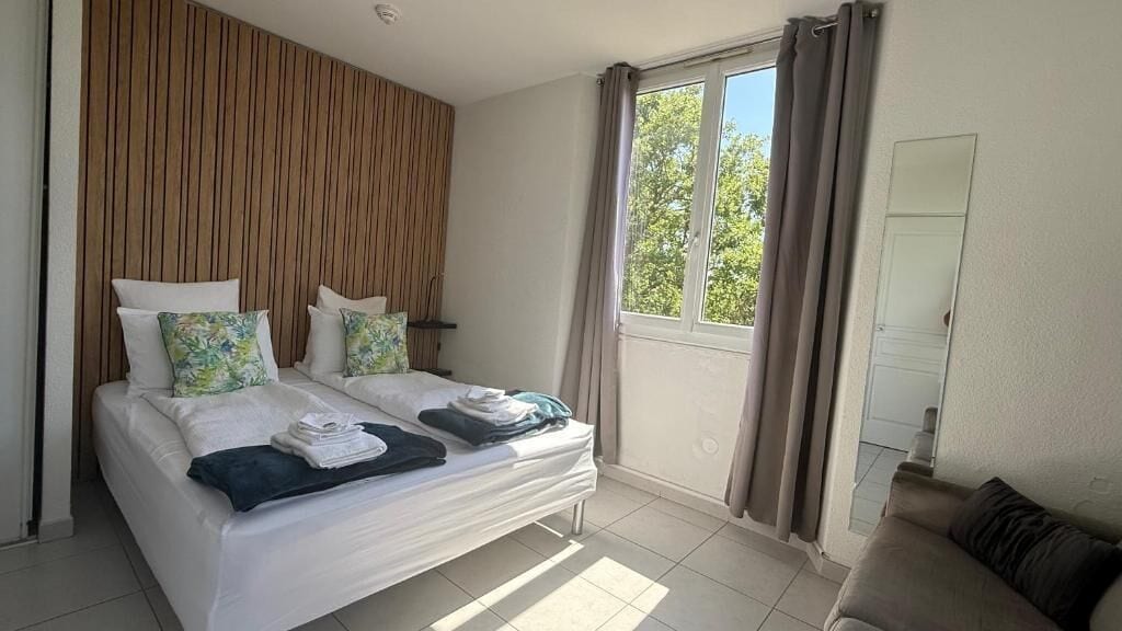 Studio Suite | Iron/ironing board, free WiFi, bed sheets