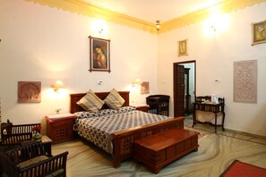 奢华双人房 | 办公桌、免费 WiFi