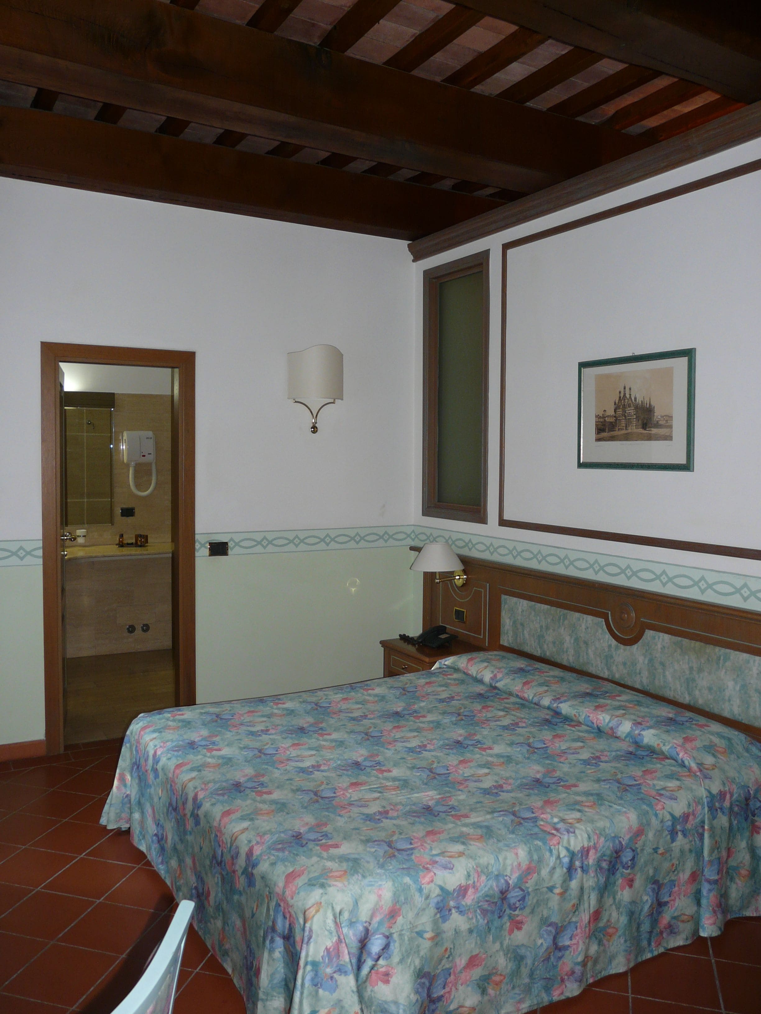 standard double room | minibar, in-room safe, desk, cots/infant beds