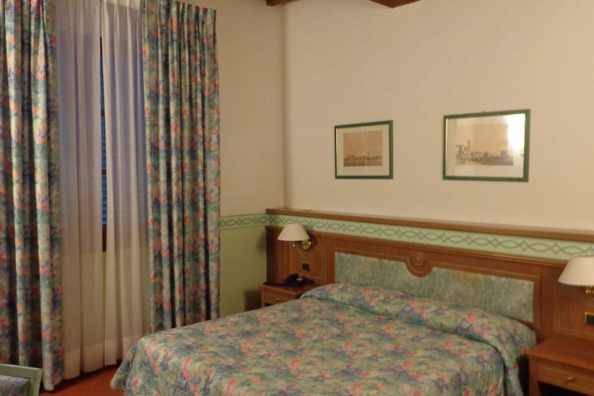 minibar, in-room safe, desk, cots/infant beds