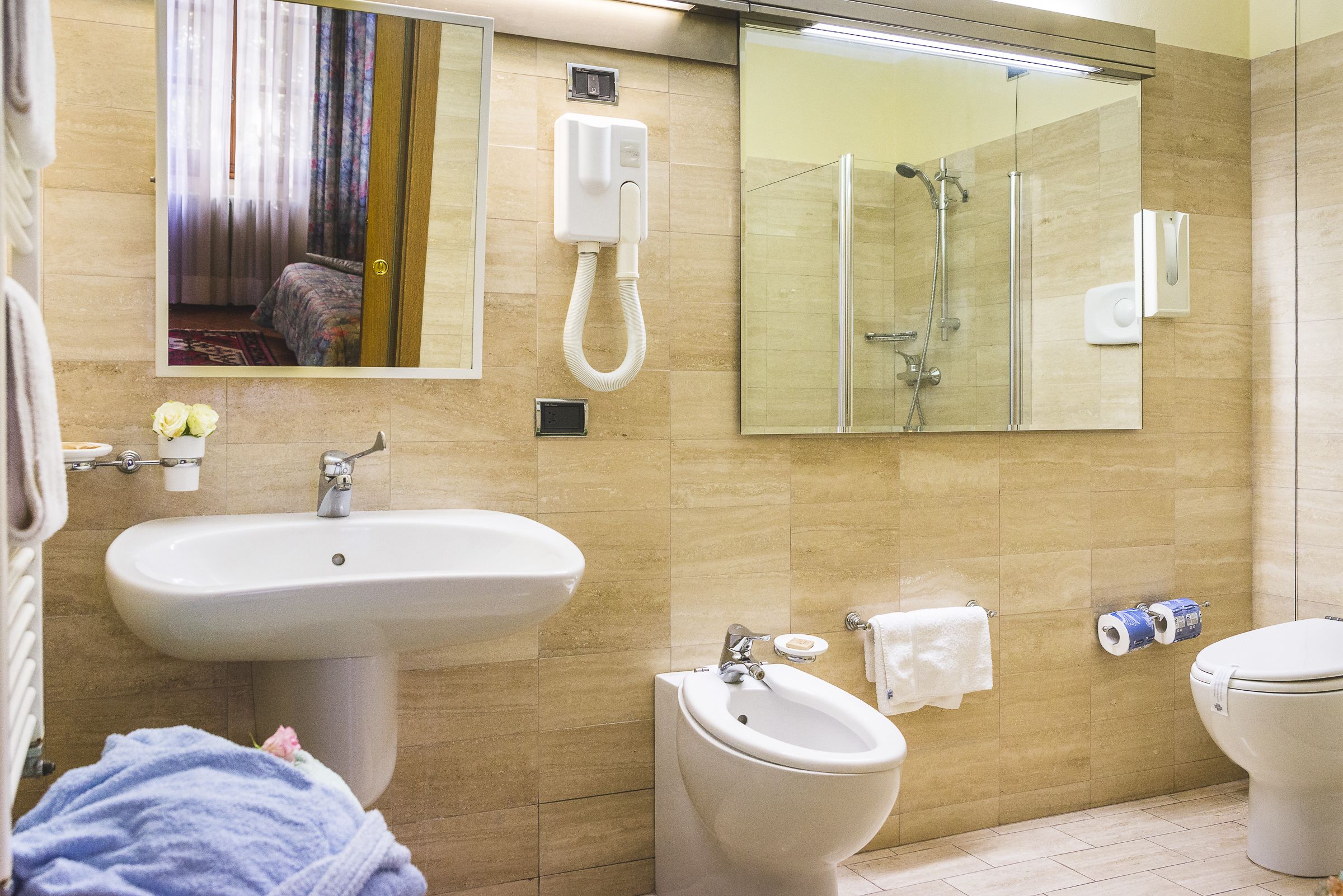 comfort double room | bathroom | shower, hair dryer, bidet, towels