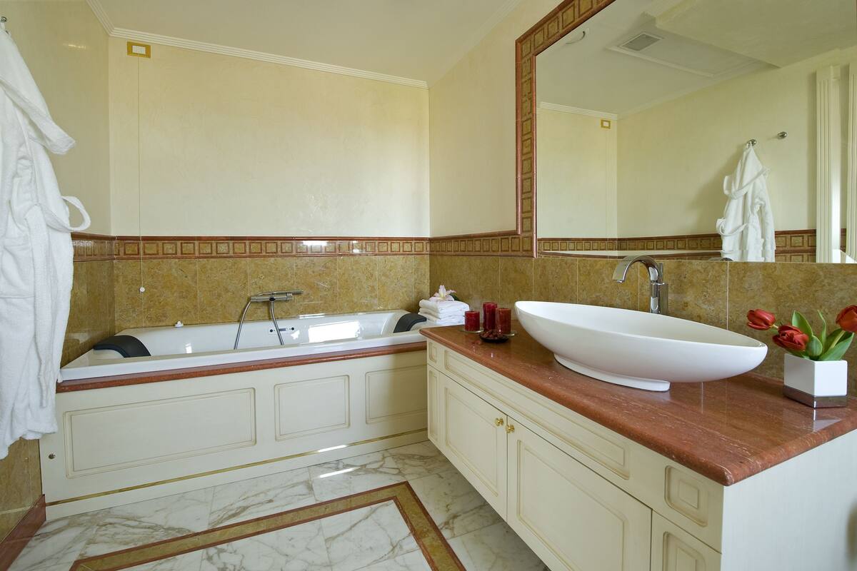 quadruple room | bathroom | shower, free toiletries, hair dryer, bidet