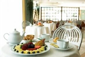 Breakfast area - Miramare Hotel (Citta Sant'Angelo)