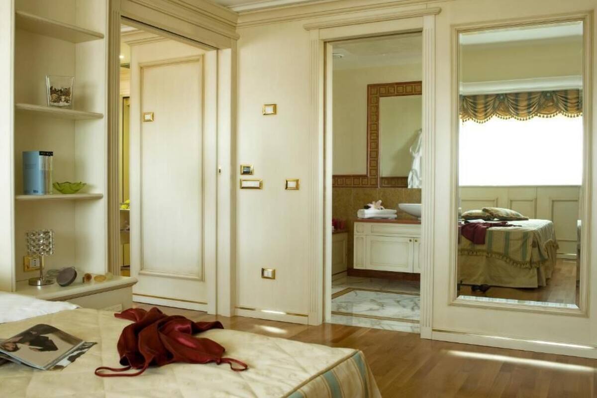 minibar, in-room safe, desk, soundproofing