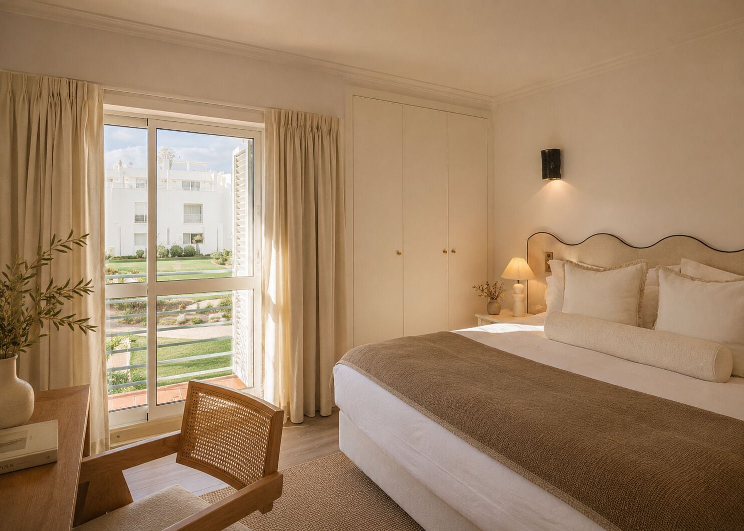 Suite, 1 Schlafzimmer, Terrasse, Meerblick (1 King Bed & 1 Sofa Bed) | Zimmersafe, individuell dekoriert, Verdunkelungsvorhänge