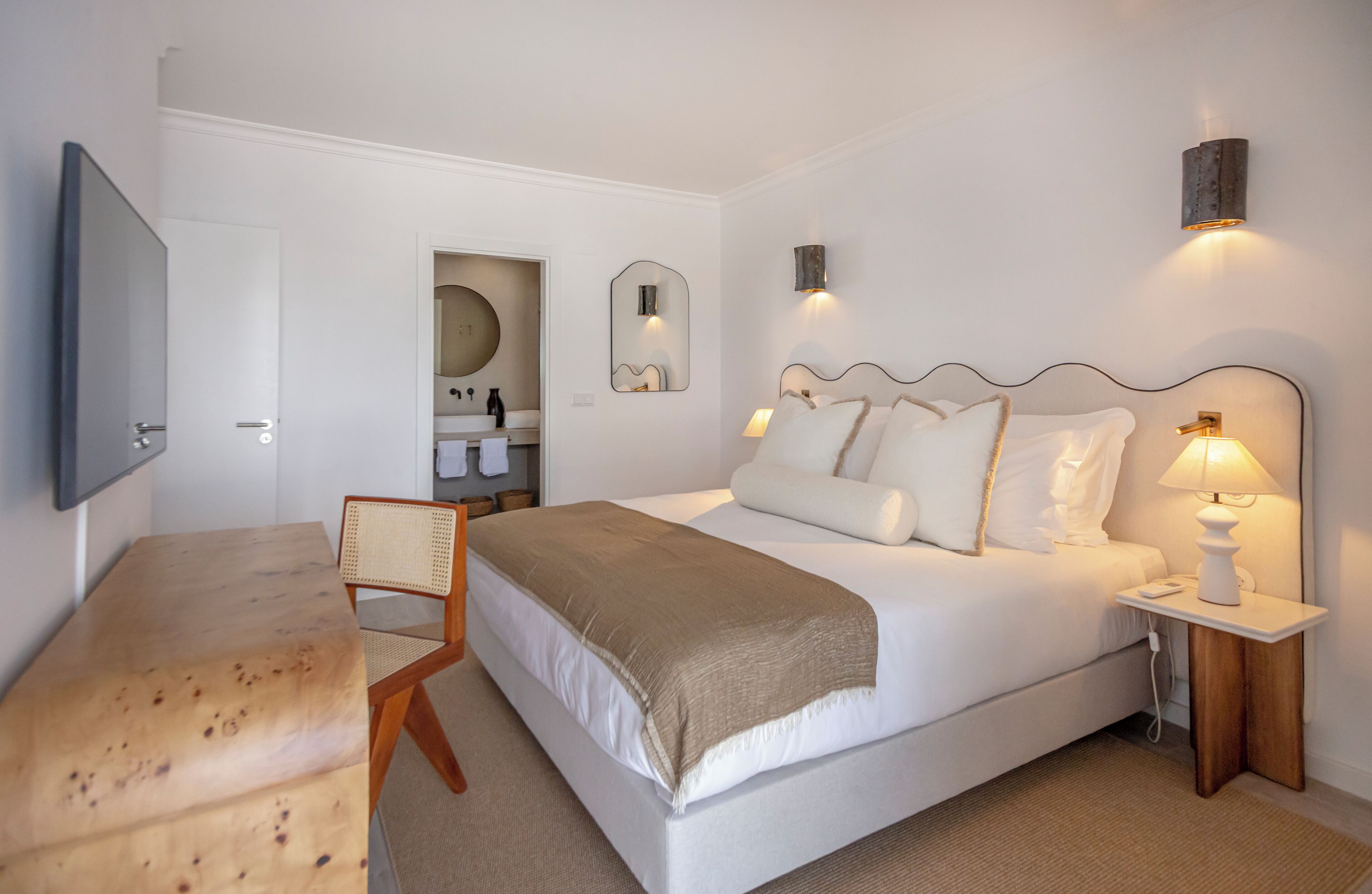 客房内保险箱、特色装修、遮光窗帘、熨斗/熨板