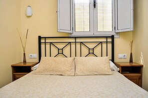Double Room, 1 Double Bed, Shared Bathroom