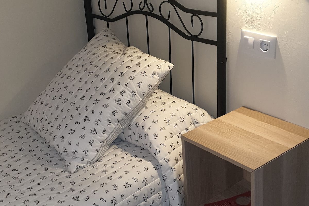 1 bedroom, free WiFi, bed sheets