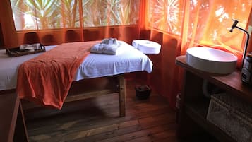 Espace de soins pour les couples, bain à remous, hammam, soins corporels