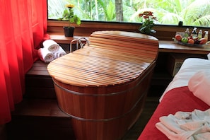 Couples treatment rooms, hot tub, steam room, body treatments