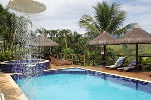 Außenpool, Cabañas (kostenlos), Sonnenschirme