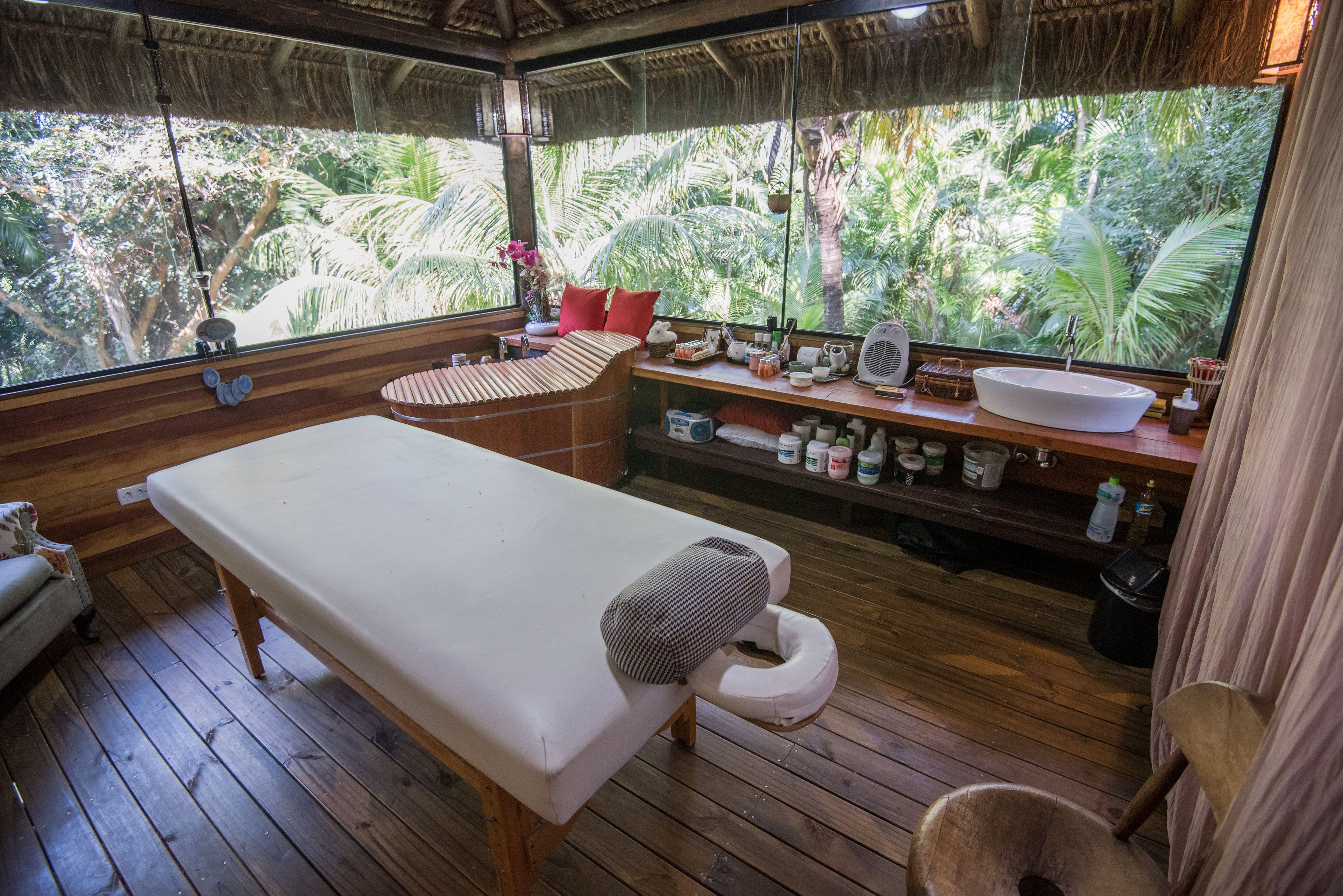 Couples treatment rooms, hot tub, steam room, body treatments