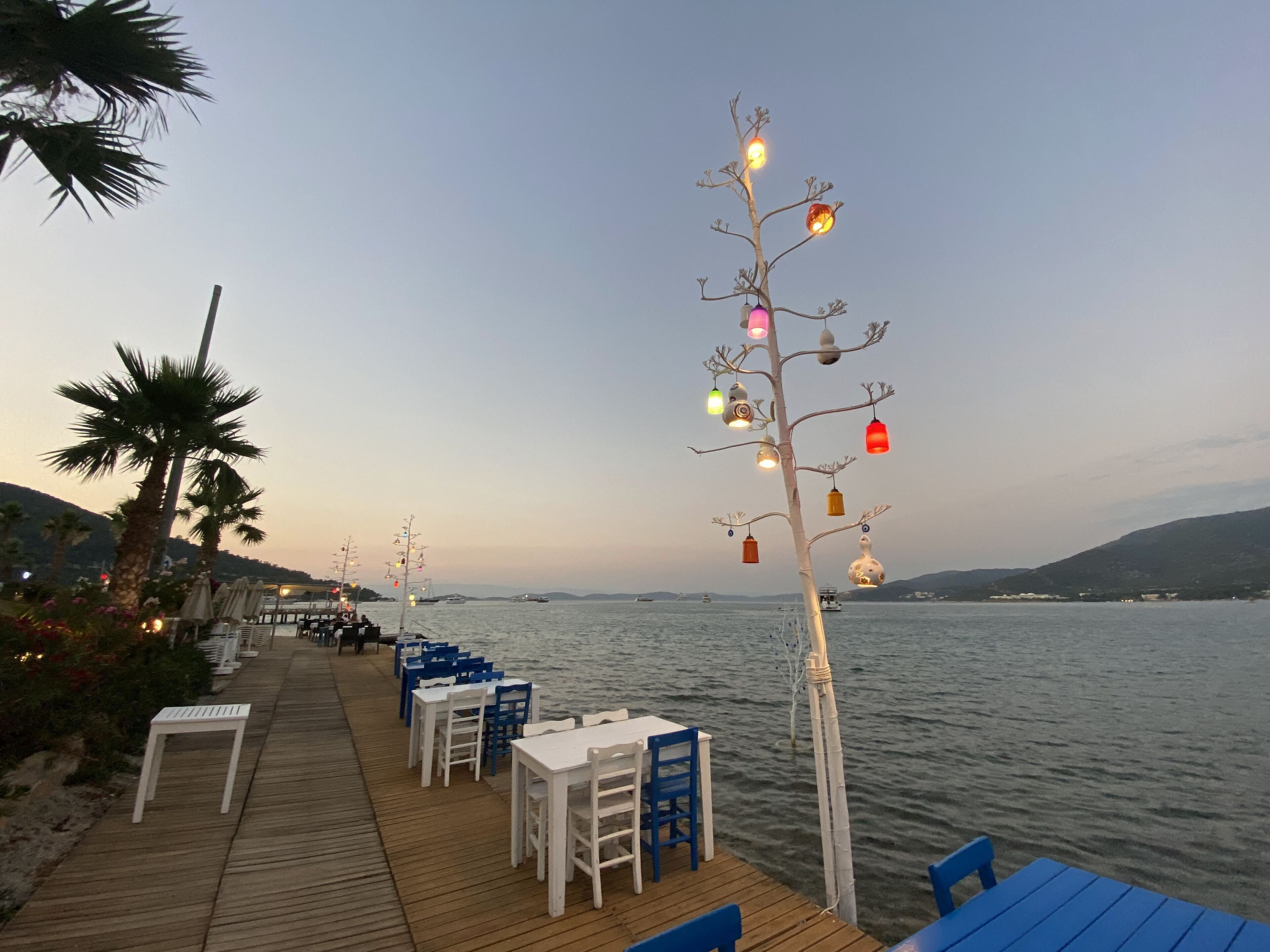 beach nearby, sun-loungers, beach umbrellas