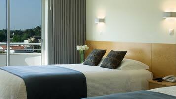 Triple Room, Multiple Beds | Desk, blackout drapes, soundproofing, free cribs/infant beds