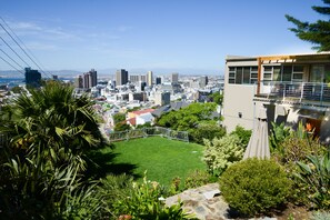 Property grounds - Signal Hill Lodge (Cape Town)