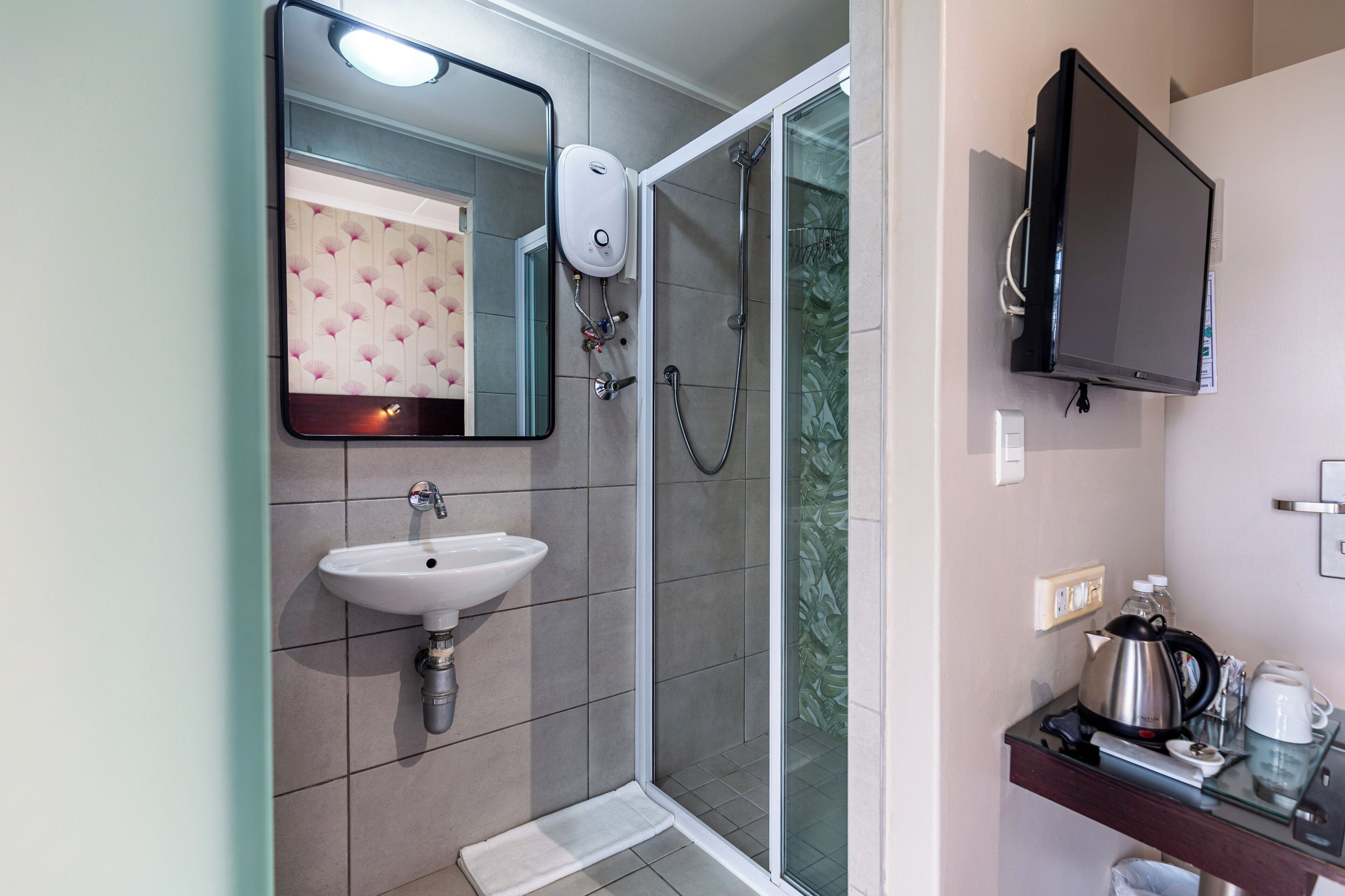 shower, free toiletries, hair dryer, towels