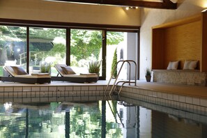 Indoor pool, open 3:00 PM to 9:00 PM, pool loungers - Landhotel Mohren (Wangen im Allgäu)