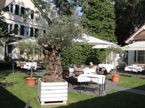 Lunch and dinner served, Regional cuisine