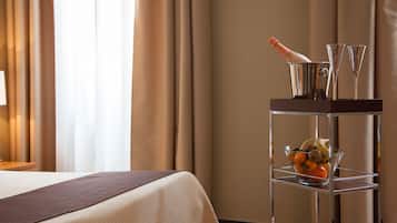 Daunenbettdecken, Minibar, Zimmersafe, Schreibtisch