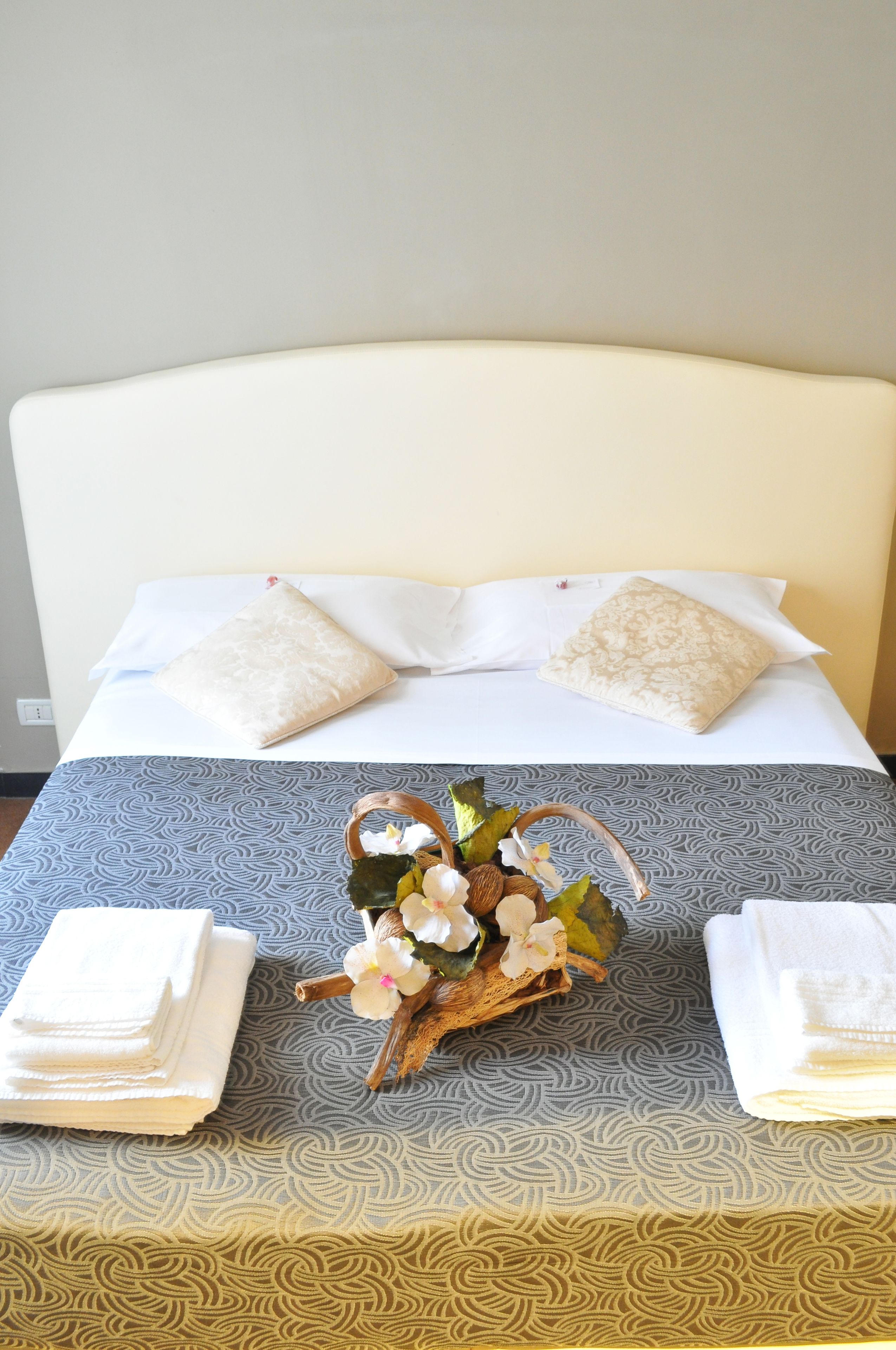 deluxe quadruple room | down duvets, minibar, in-room safe, desk