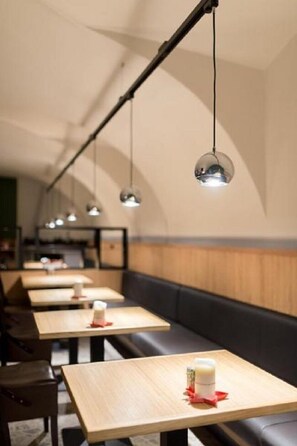 Dining - Hotel Sharingham (Brno)