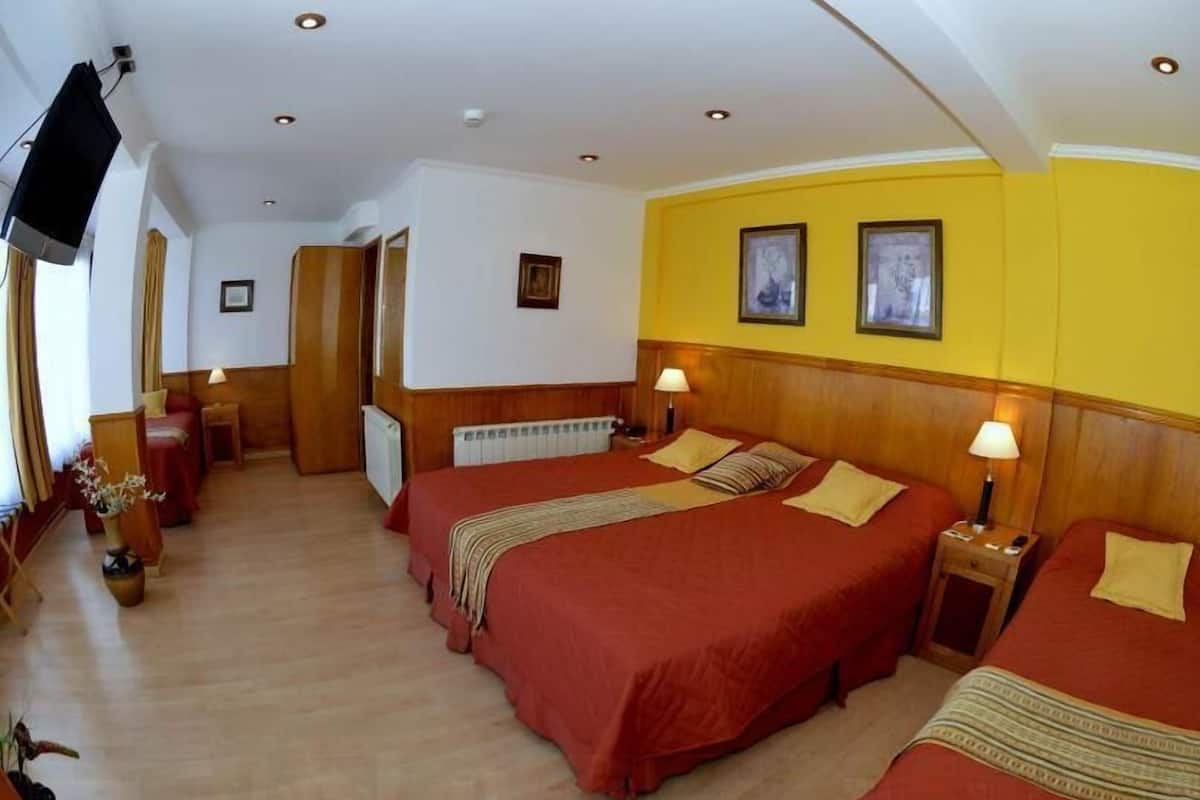 In-room safe, soundproofing, free WiFi, bed sheets
