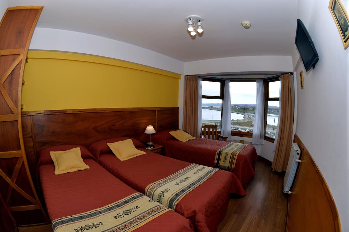 Standard Triple Room | In-room safe, soundproofing, free WiFi, bed sheets
