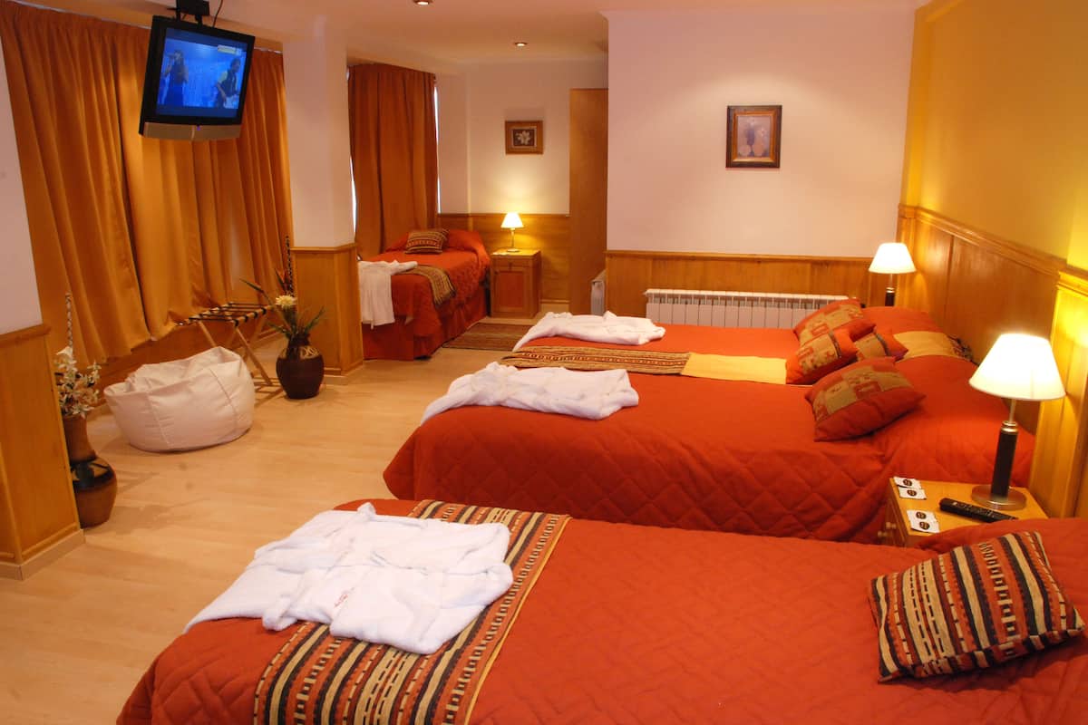 In-room safe, soundproofing, free WiFi, bed sheets