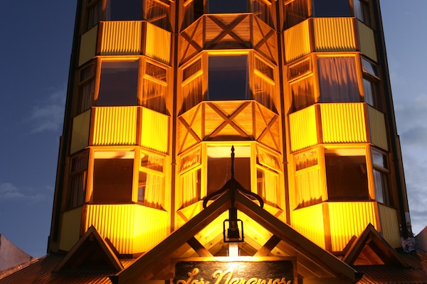 Mặt tiền nơi lưu trú - ban đêm