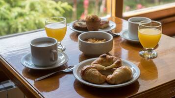 Daily buffet breakfast (ARS 280 per person)