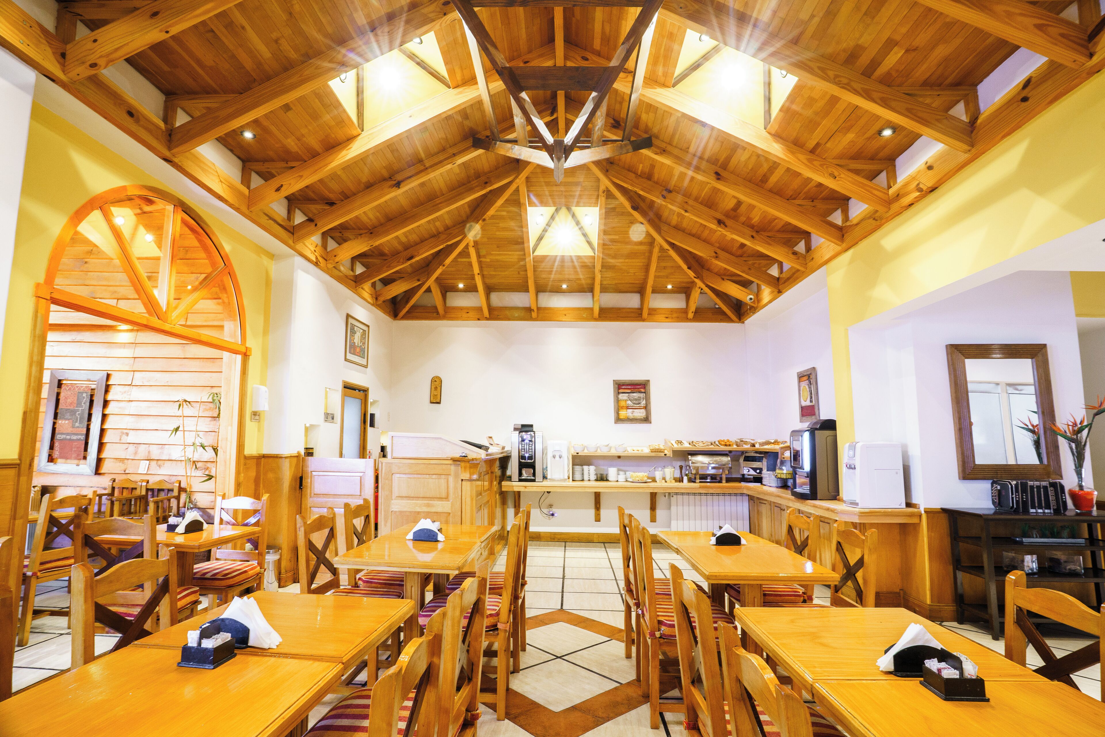 Desayuno buffet diario (ARS 280 por persona)