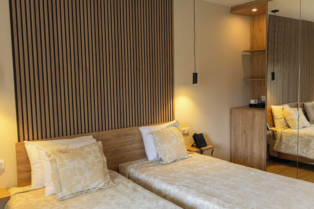 Minibar, caja fuerte, escritorio y sistema de insonorización