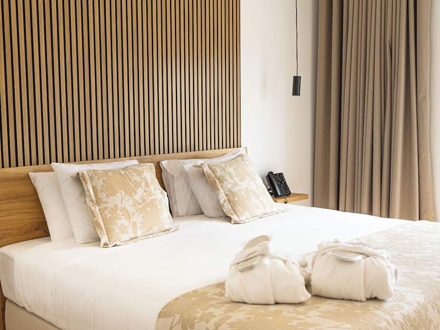 Standard Double Room | Minibar, in-room safe, desk, soundproofing