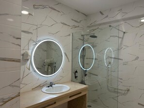 Classic Twin Room | Bilik Mandi | Pengering rambut, bidet 