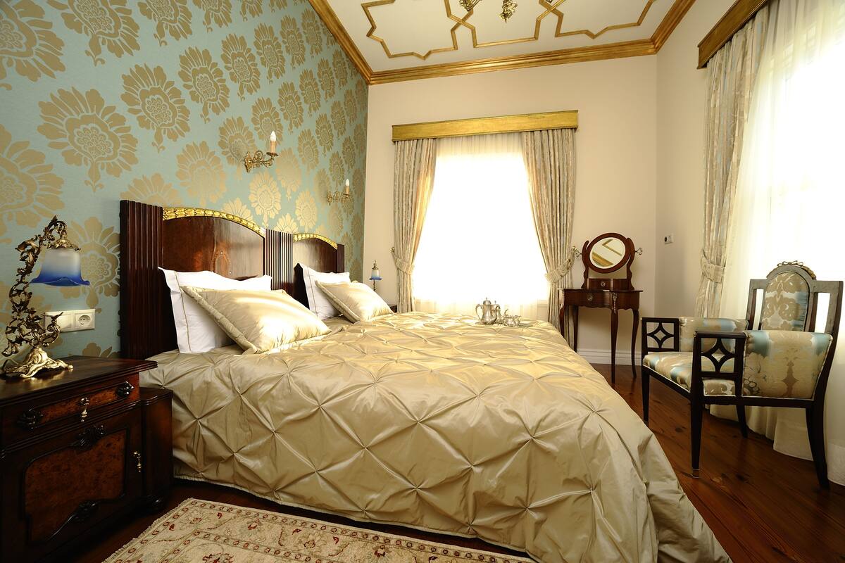 Egyptian cotton sheets, premium bedding, memory foam beds, minibar