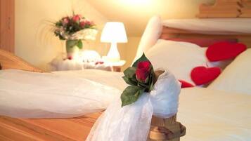 In-room safe, soundproofing, free WiFi, bed sheets