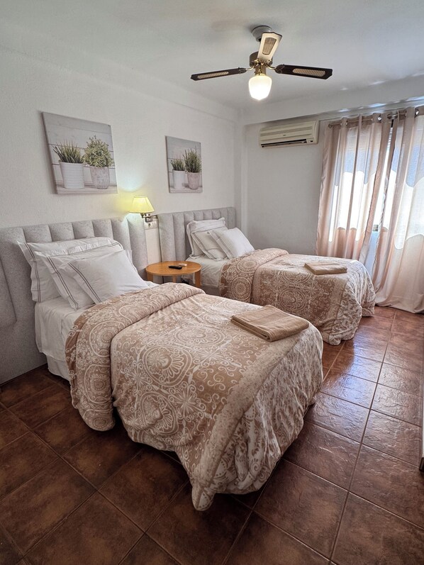 필로우탑 침대, 방음 설비, 무료 WiFi, 침대 시트